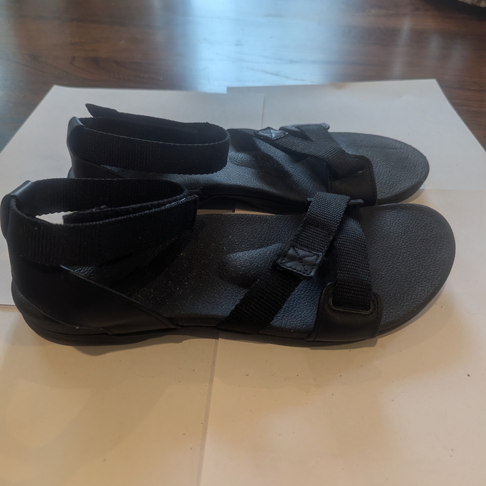 REVITALIGN Black Adjustable Sandals
